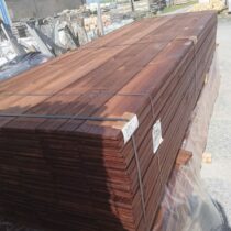 Lame de terrasse en Pin antidérapante – 28 × 145 mm